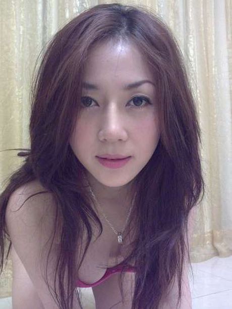 Taiwaness girl looks almost like an AV Idol