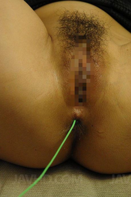 Anna Mizukawa, an active esthetician who is receiving anal training. She is fucked raw with the rotor inserted in her anus. The finish is anal creampie!