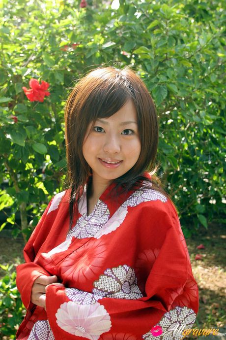 Hitomi Kitamura Asian with big knockers loves water on her body