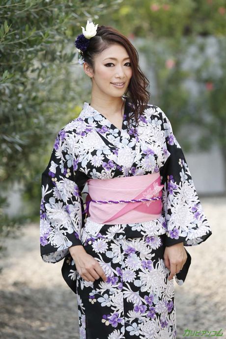 Reiko Kobayakawa Coquettish Lady In Kimono