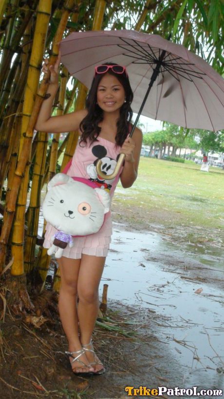 Asian mom Nicole gets her feet worshiped and her pussy fucked outdoors