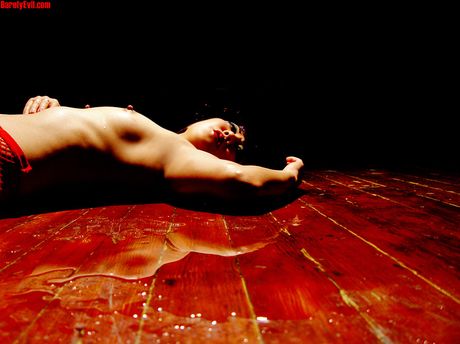 Asian mom Masuimi Max exhibits her tiny tits & oiled body in a solo