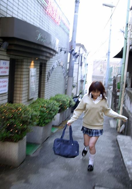 Super hot Japanese babe Hina Tachibana strips and flaunts her hot ass