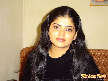 Asian amateur Neha Nair shows her small tits and exhibits perfect body