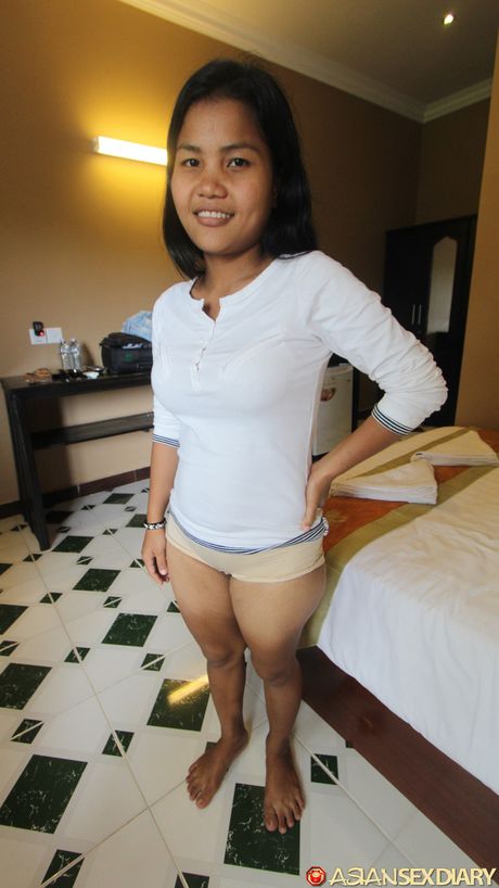 Asian amateur Shanti gets her pussy licked and banged by a hung stud