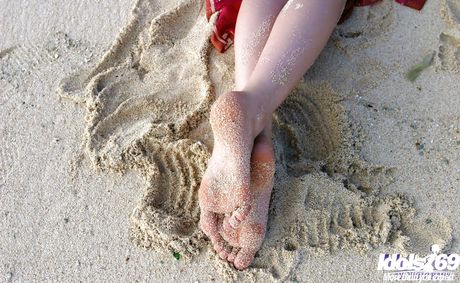 Enticing japanese babe Yua Aida loves some hot foot fetish at beach